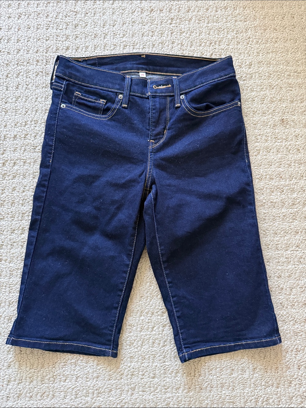 Levi’s Women’s Navy Cropped Denim Capris - Classic Stretch